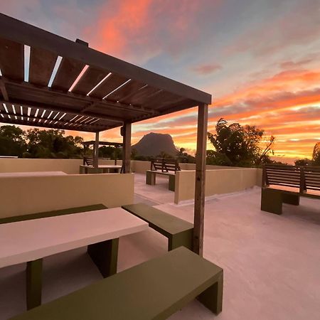 Loukaz -Entire Rental Units W Panoramic Rooftop Coteau Raffin 외부 사진