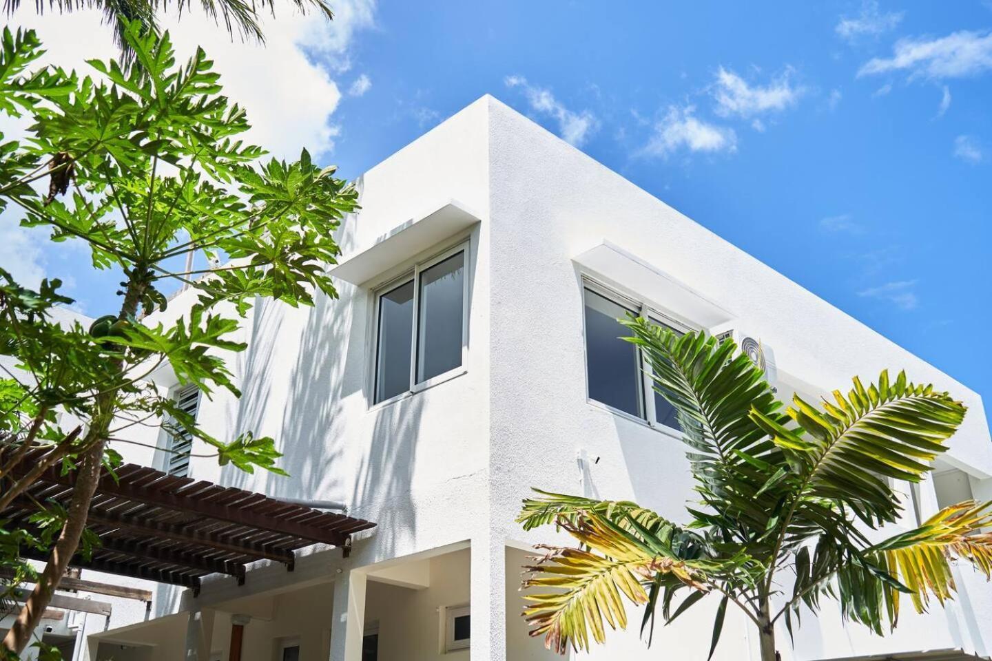 Loukaz -Entire Rental Units W Panoramic Rooftop Coteau Raffin 외부 사진